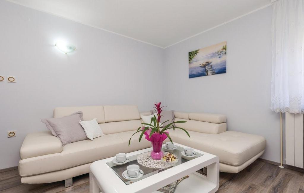 Апартаменти Apartman Viskovo-Opatija 4* Екстер'єр фото